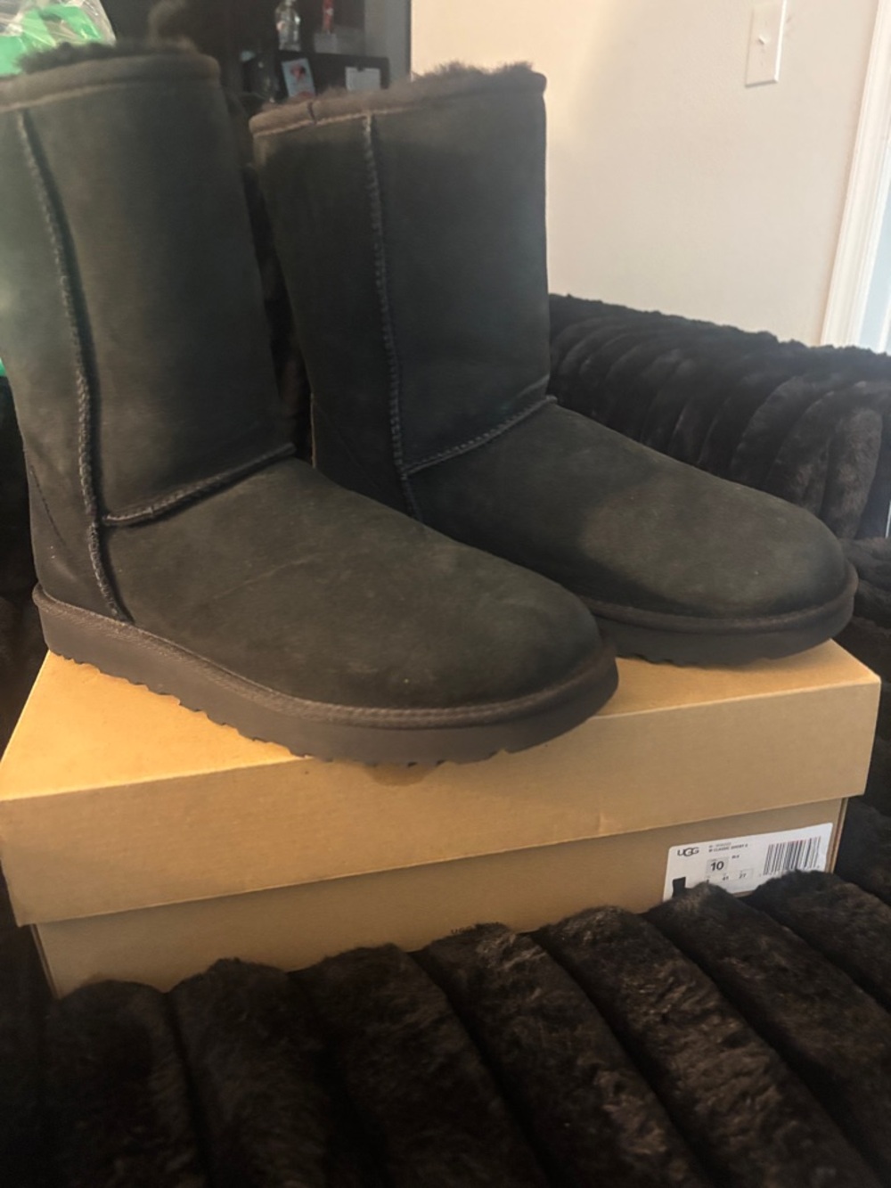 UGG Short Suede Winter Boots in Black